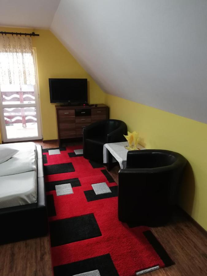 Pension, Camping & Biker Station Zur Deutschen Eiche Ciocanesti 外观 照片