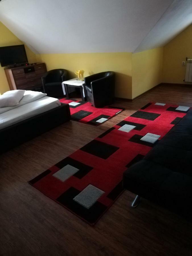 Pension, Camping & Biker Station Zur Deutschen Eiche Ciocanesti 外观 照片
